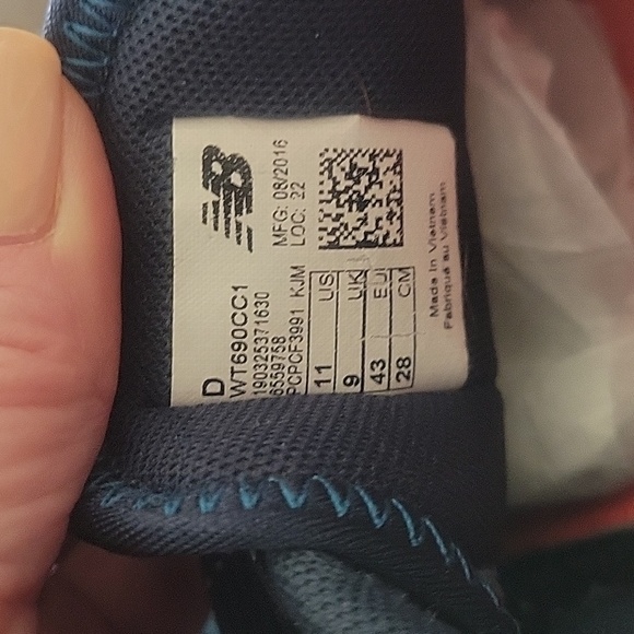 New Balance Women's Athletic  Running Shoe 690AT 11D wide - Picture 7 of 9
